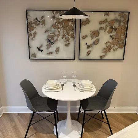 Spacious Modern Apartment, Close To Theatres Leeds (West Yorkshire)